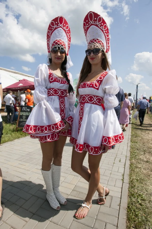 Алтайские красавицы на "Дне сибирского поля". 16 июля 2015 года.