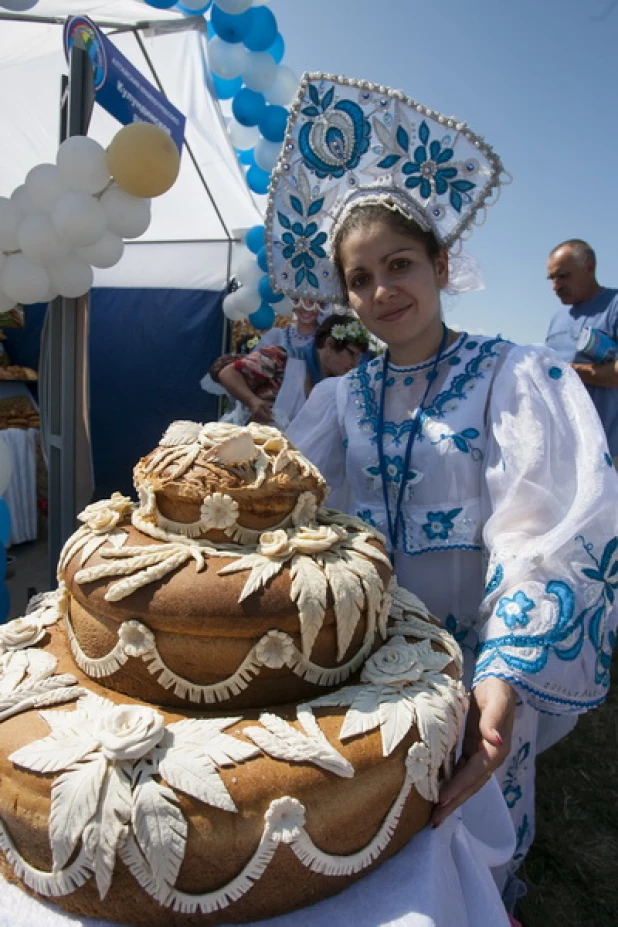 Праздник хлеба на "Дне сибирского поля". 16 июля 2015 года.