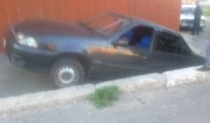 Пьяный барнаулец припарковался на лестнице.