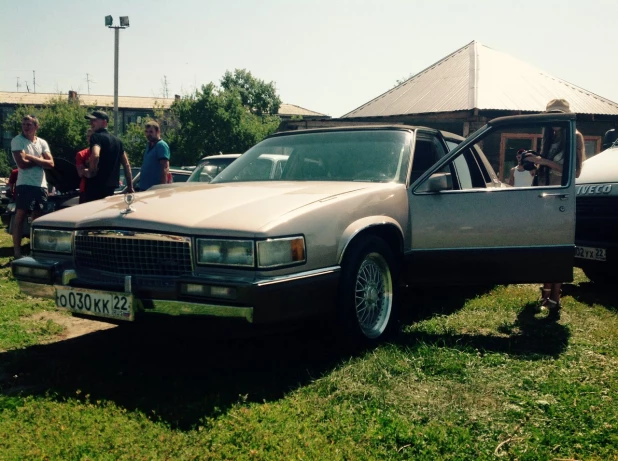 Cadillac De Ville