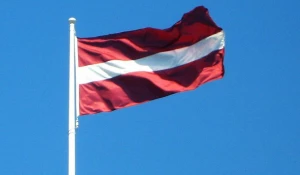 Флаг Латвии.
