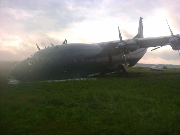 Аварийная посадка АН-12.