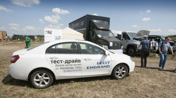 В этом году компания "Автомагистраль" снова приняла участие в "Дне сибирского поля".