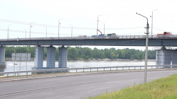 Ограждения на Новом мосту в Барнауле.