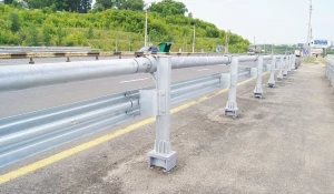 Ограждения на Новом мосту в Барнауле.