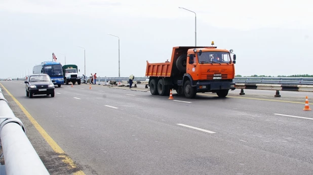 Ограждения на Новом мосту в Барнауле.