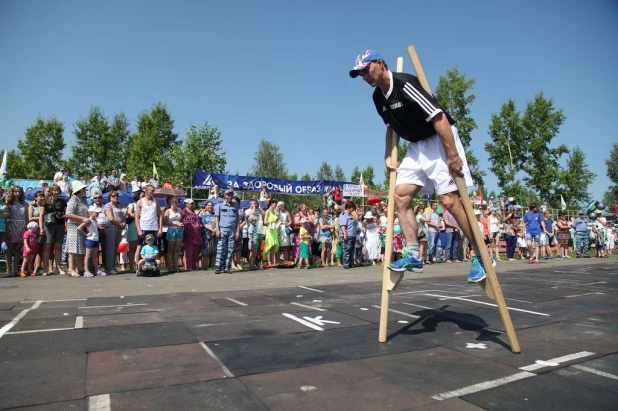 Работники "Алтай-Кокса" отметили День металлурга и День города.