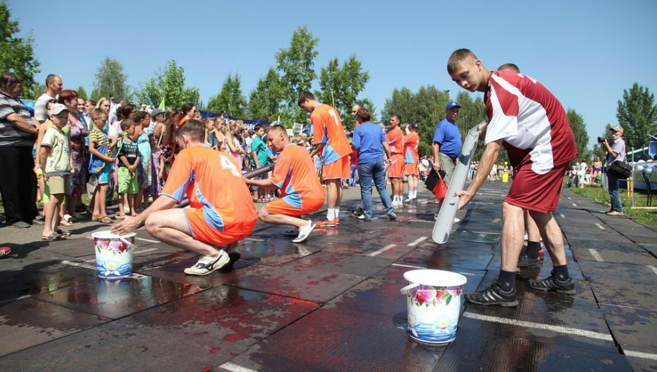 Работники "Алтай-Кокса" отметили День металлурга и День города.