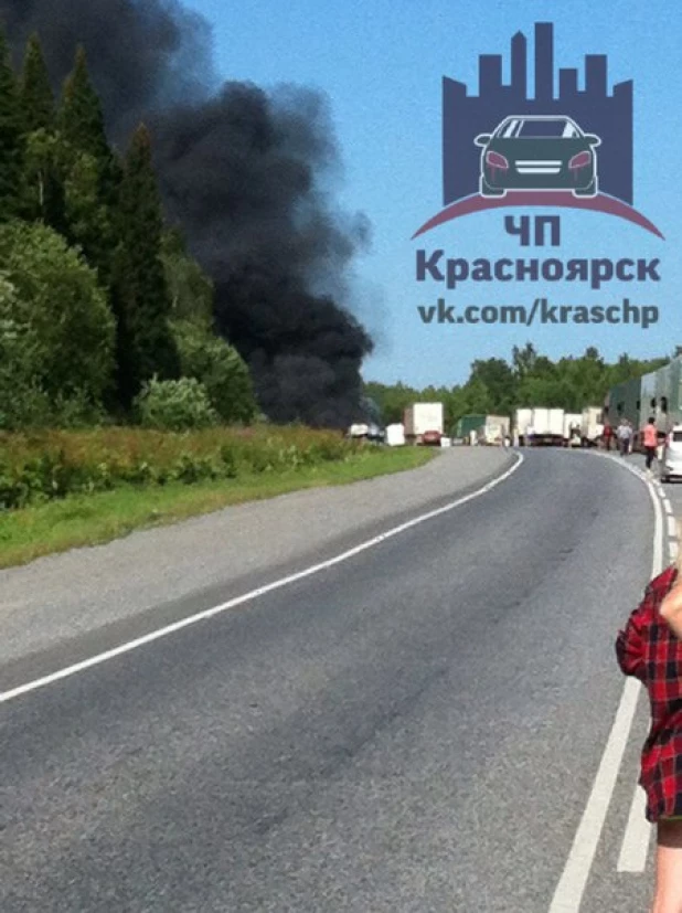 В Красноярском крае столкнулись грузовик и пассажирский автобус.