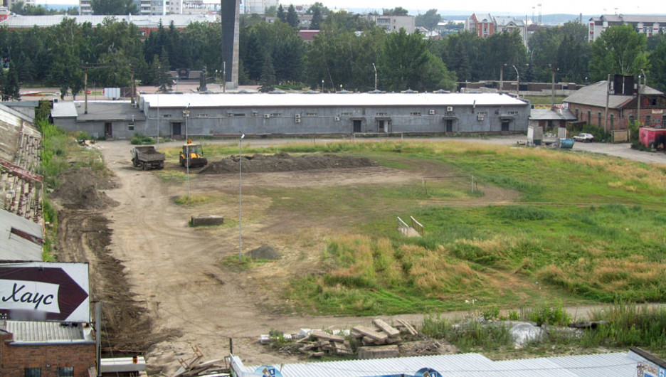 Первым в комплексе на "Локомотиве" начнут строить 16-этажную высотку. Она вынесена за пределы стадиона.