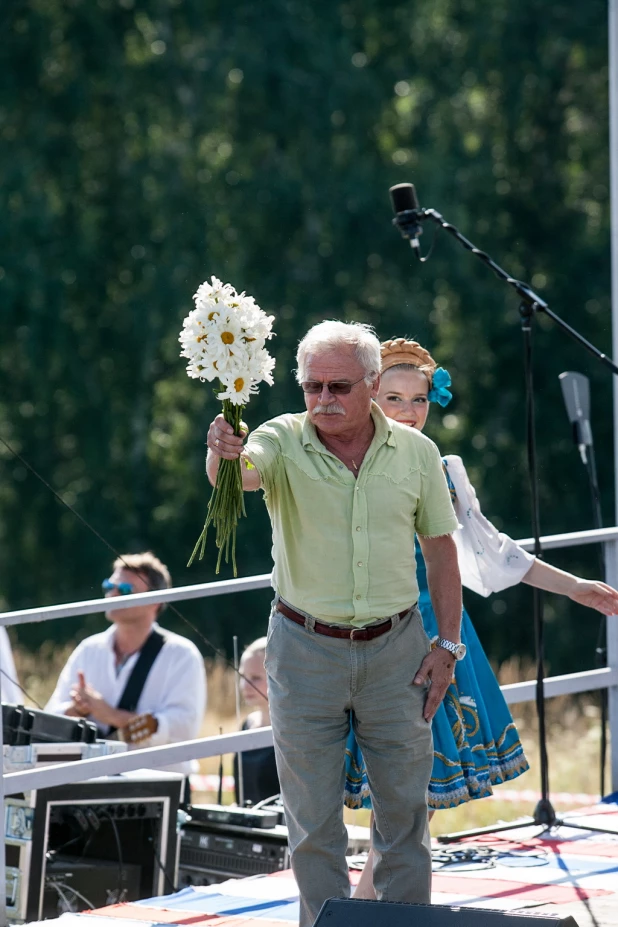 Сергей Никоненко. Церемония награждения победителей и участников всероссийского Шукшинского кинофестиваля. Сростки, 25 июля 2015 года.