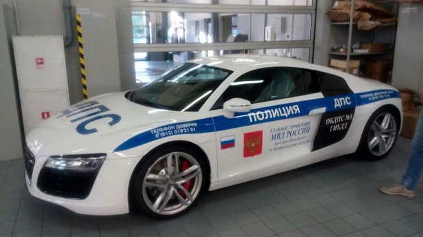 Audi R8 в гараже питерской ГИБДД