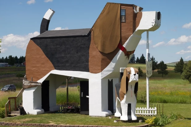 Dog Bark Park Inn. Коттонвуд, Айдахо, США.