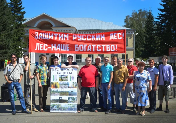 В Бийске прошёл митинг в защиту леса, окружающего город.