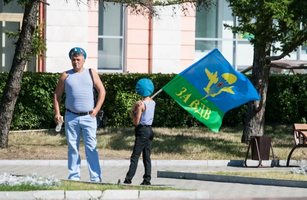 В Барнауле прошел День ВДВ.