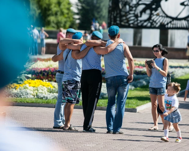 В Барнауле прошел День ВДВ.