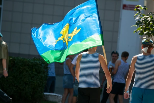 В Барнауле прошел День ВДВ.