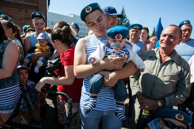 В Барнауле прошел День ВДВ.