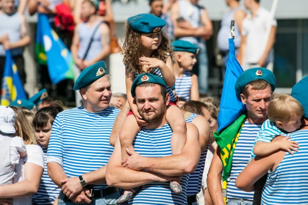 В Барнауле прошел День ВДВ.