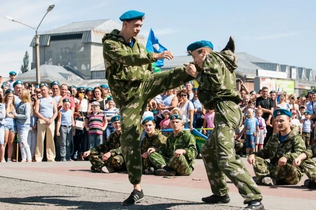 В Барнауле прошел День ВДВ.