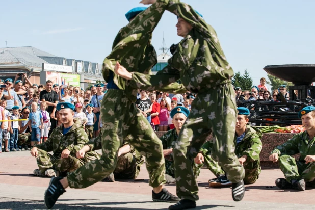 В Барнауле прошел День ВДВ.