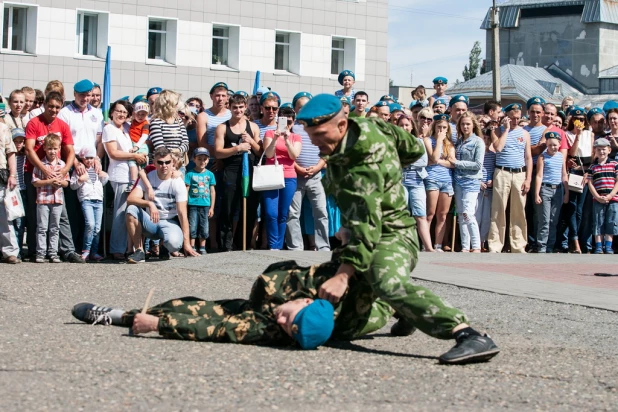 В Барнауле прошел День ВДВ.