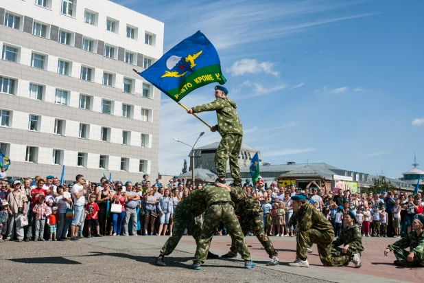 В Барнауле прошел День ВДВ.