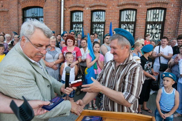 В Барнауле прошел День ВДВ.