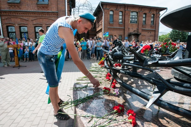 В Барнауле прошел День ВДВ.