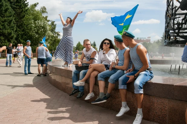 В Барнауле прошел День ВДВ.