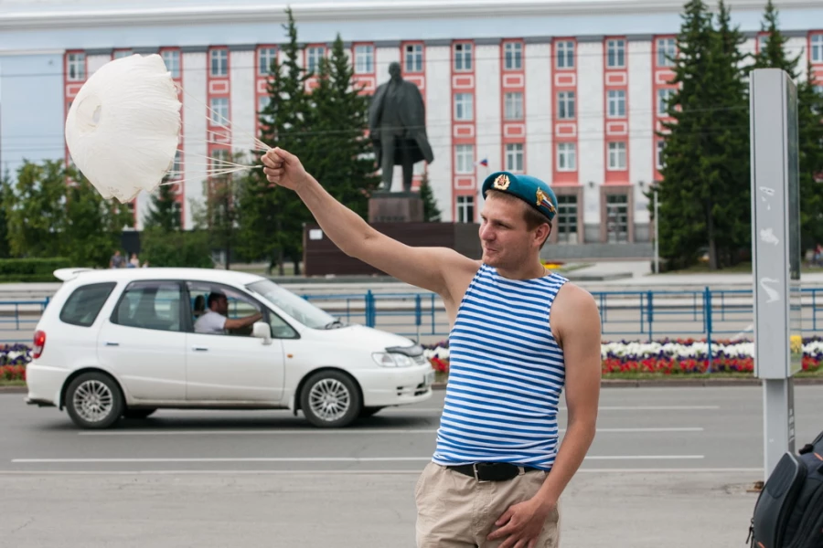 В Барнауле прошел День ВДВ.