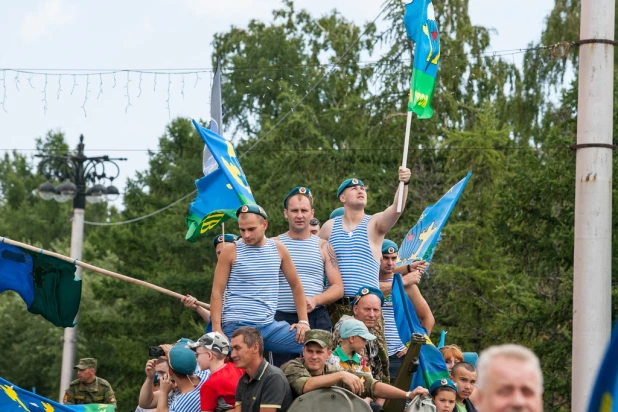 В Барнауле прошел День ВДВ.