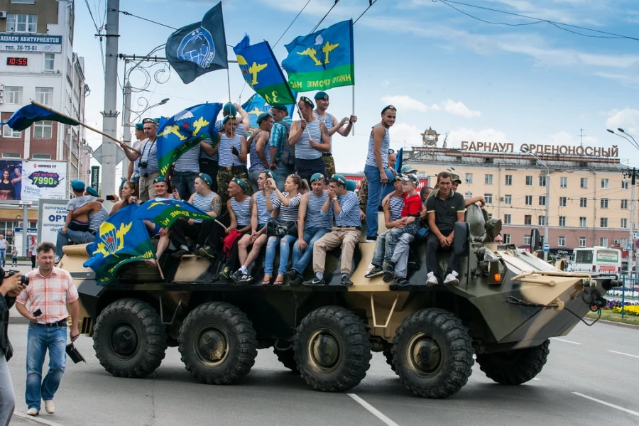 В Барнауле прошел День ВДВ.