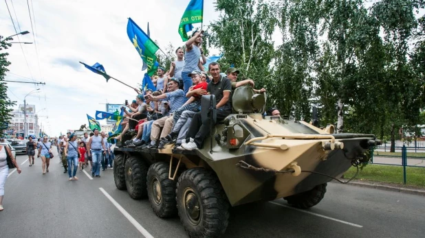 В Барнауле прошел День ВДВ.