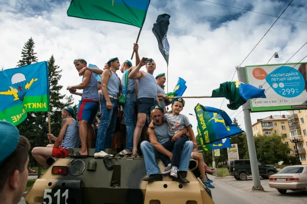 В Барнауле прошел День ВДВ.