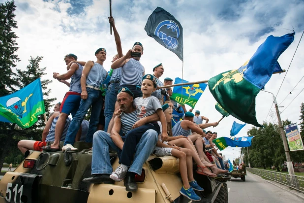 В Барнауле прошел День ВДВ.