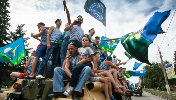 В Барнауле прошел День ВДВ.