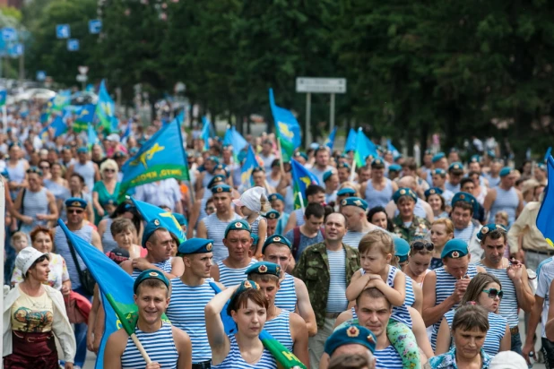 В Барнауле прошел День ВДВ.