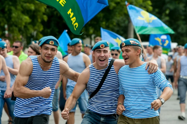 В Барнауле прошел День ВДВ.