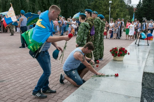 В Барнауле прошел День ВДВ.