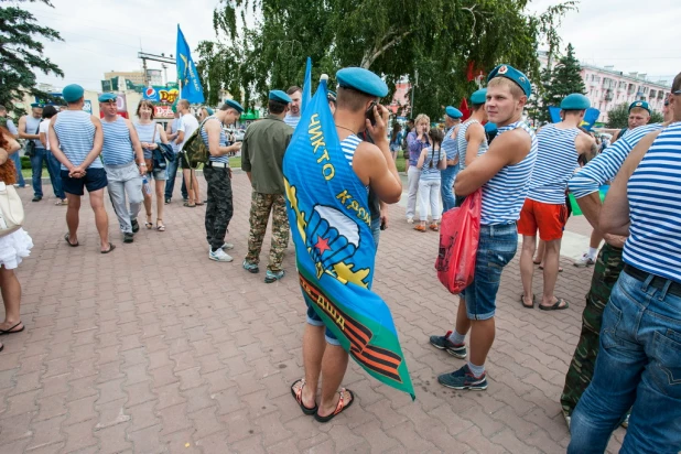 В Барнауле прошел День ВДВ.