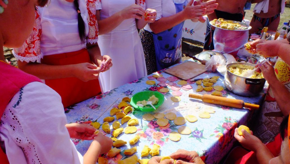 На Алтае прошел фестиваль вареника "Всэ будэ смачно!"
