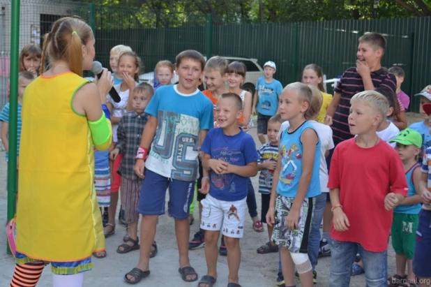 В Барнауле открылась новая детская площадка.