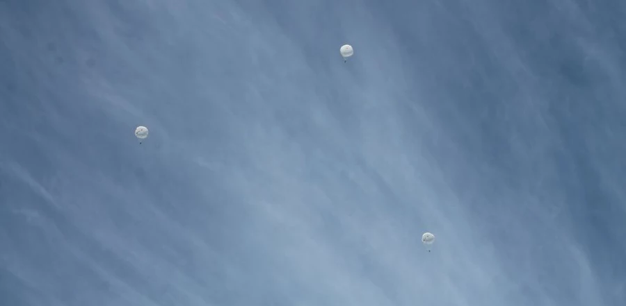 Тренировка юных десантников на аэродроме ДОСААФ в поселке Лесной. 5 августа 2015 года.