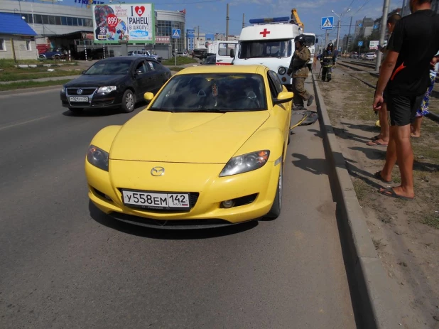 В Барнауле самогруз врезался в Mazda RX-8.