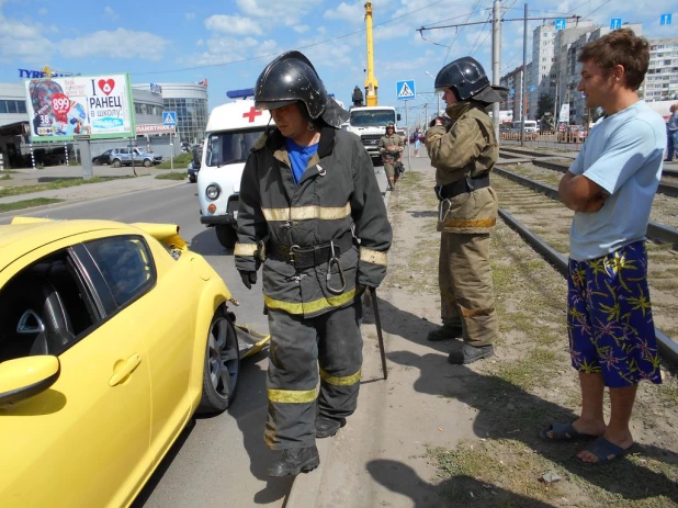 В Барнауле самогруз врезался в Mazda RX-8.