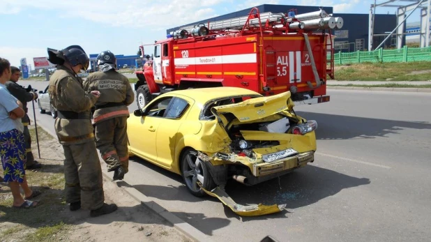 В Барнауле самогруз врезался в Mazda RX-8.