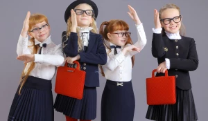 Дизайнеры «Маленькой леди» максимально разнообразят версии основных моделей декоративными элементами.