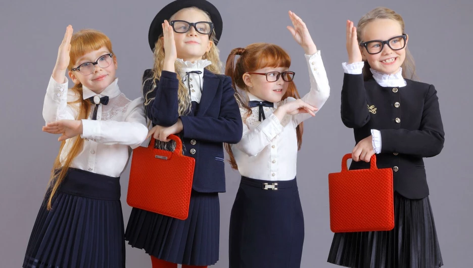 Дизайнеры «Маленькой леди» максимально разнообразят версии основных моделей декоративными элементами.