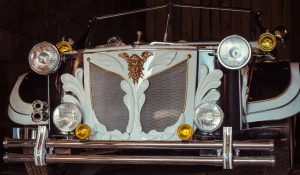 Барнаульский умелец превратил старую иномарку в уникальную карету 